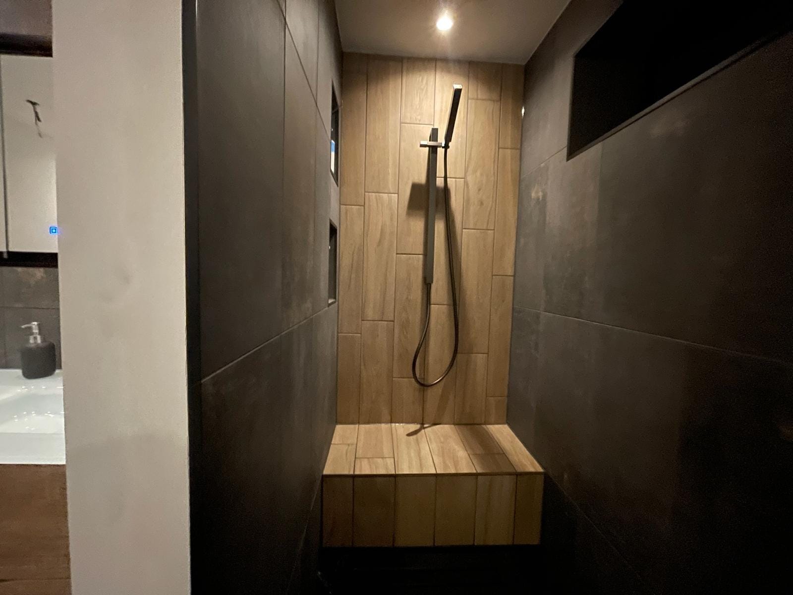 Walk-in shower with wood-effect tiles